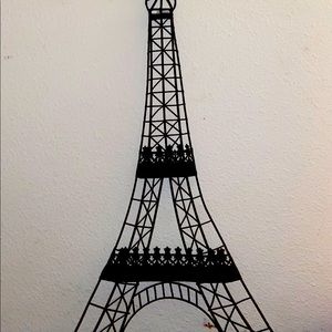 Metal Eiffel tower art piece
